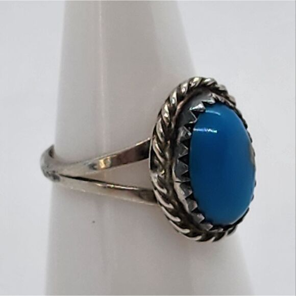 Navajo Style Sterling Silver & Turquoise Stone Ring (4) - Picture 2 of 6